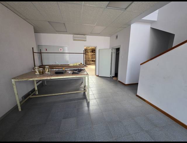 949M² WAREHOUSE TO LET IN CROWN